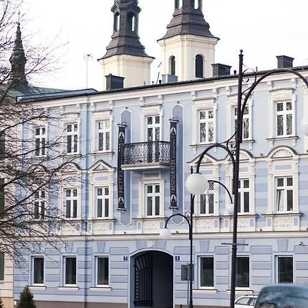 Pod Ratuszem Hotel Wieluń Buitenkant foto