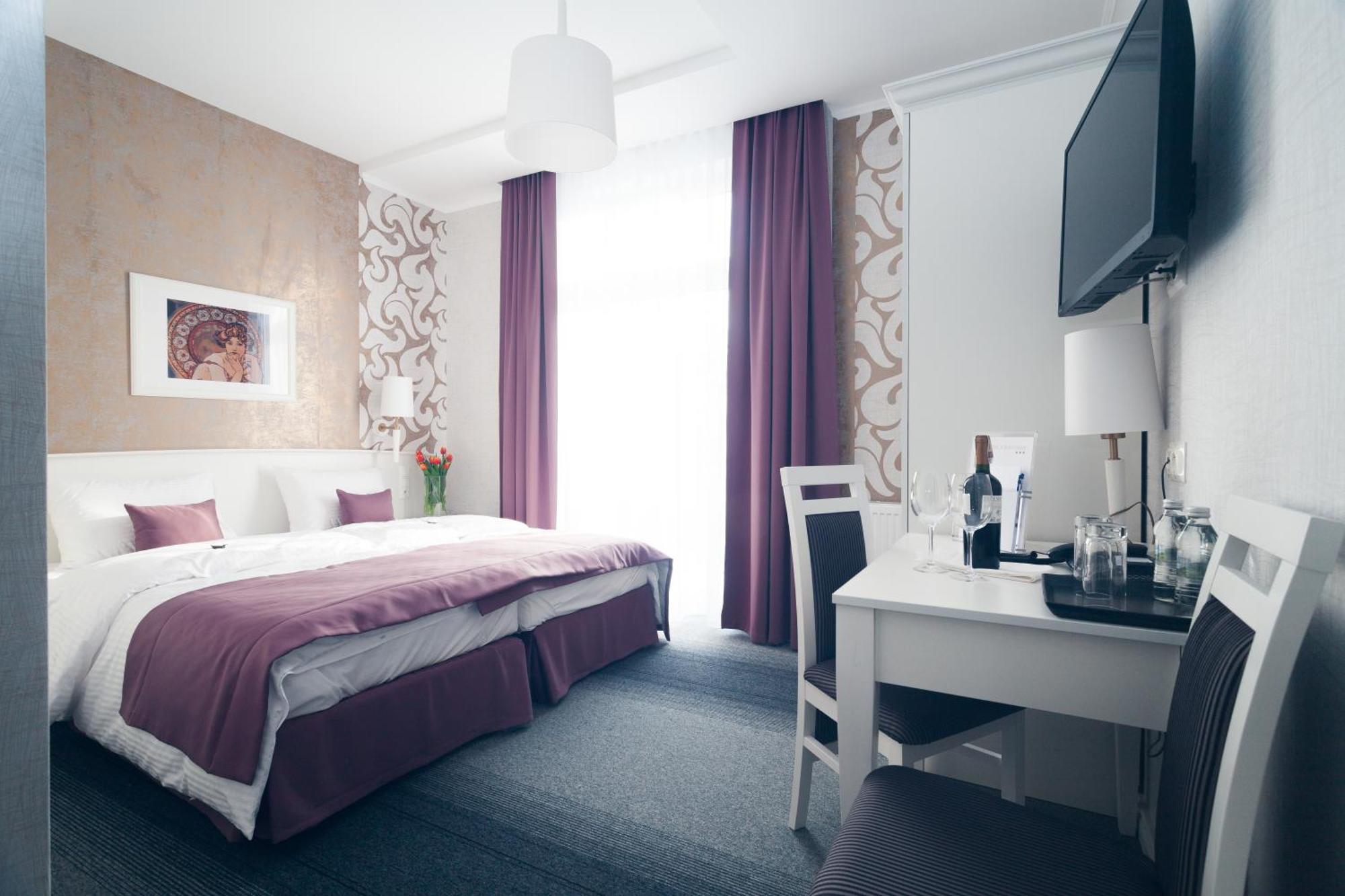Pod Ratuszem Hotel Wieluń Kamer foto