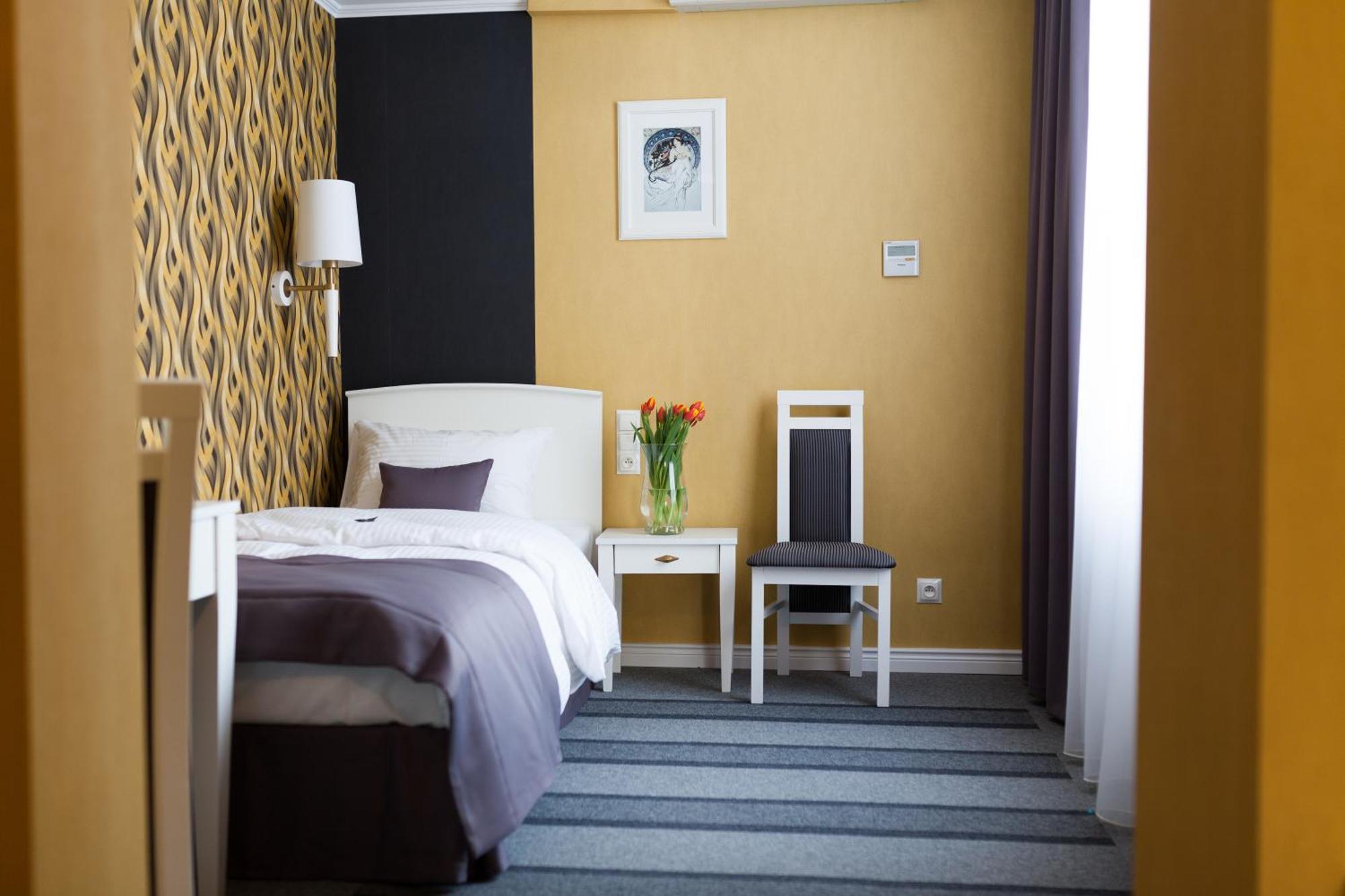 Pod Ratuszem Hotel Wieluń Kamer foto