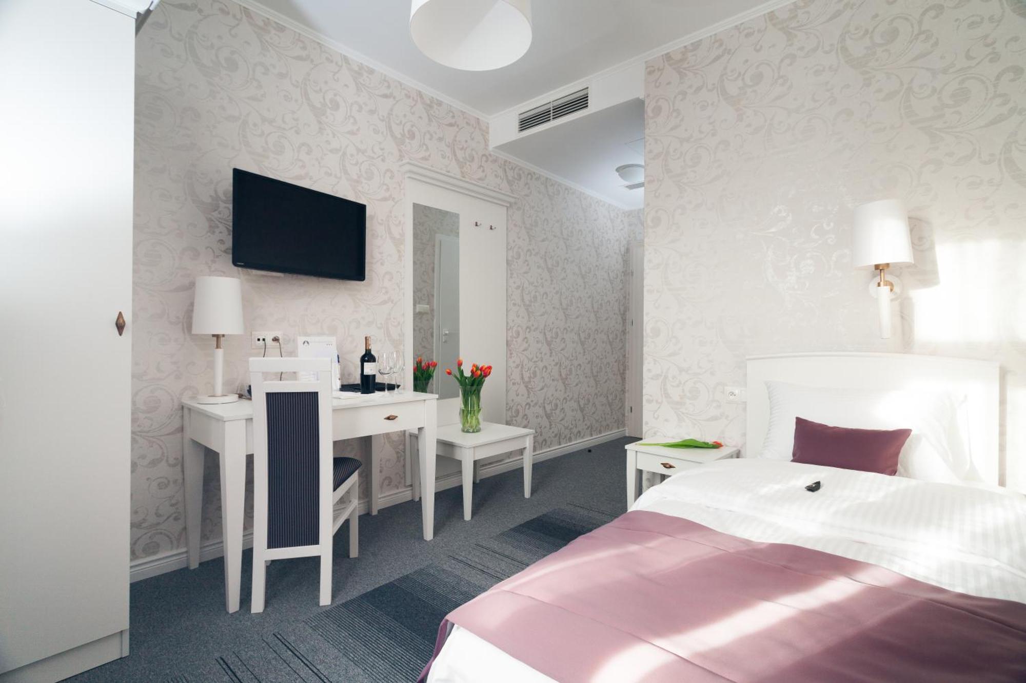 Pod Ratuszem Hotel Wieluń Kamer foto