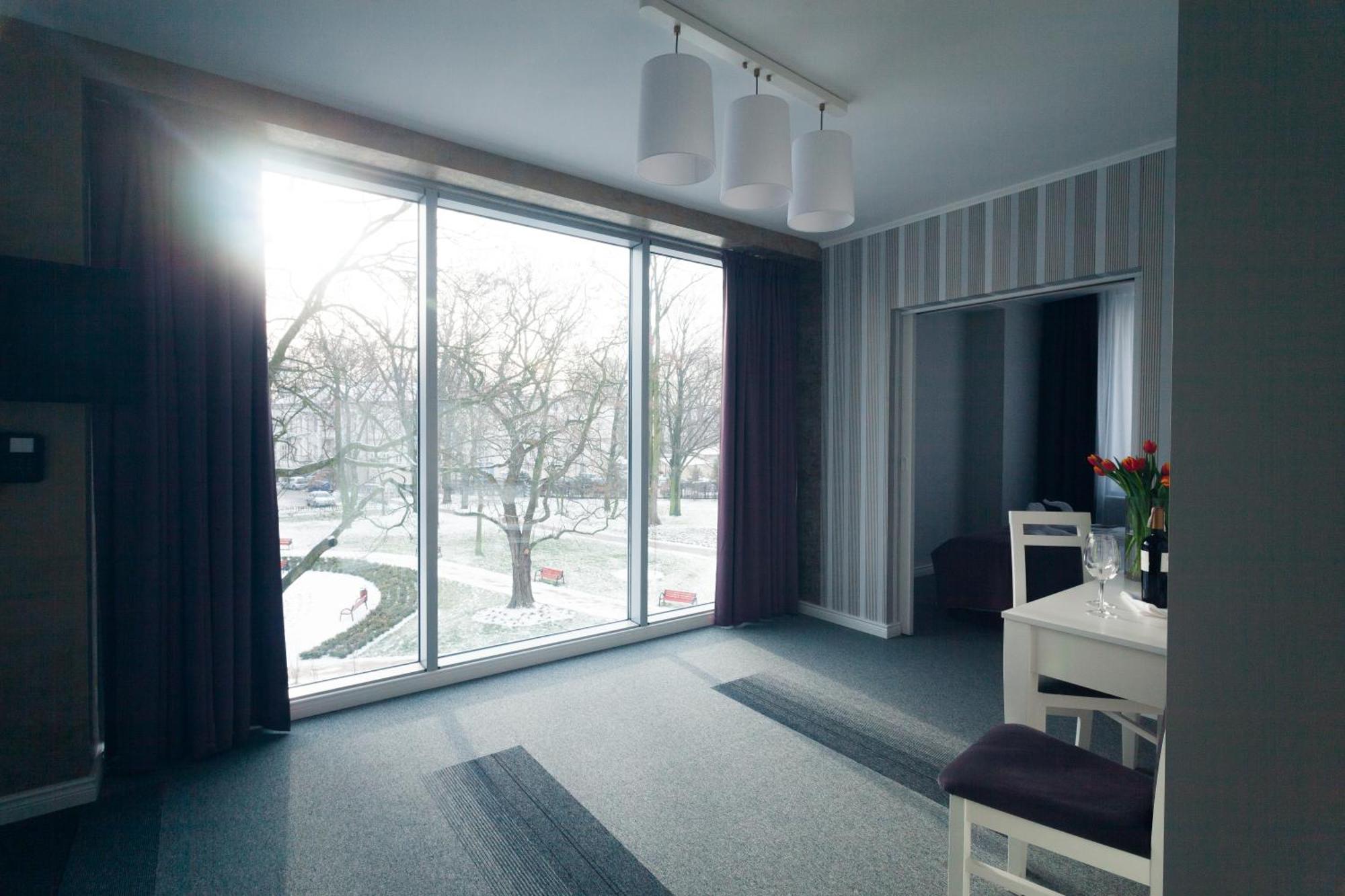 Pod Ratuszem Hotel Wieluń Buitenkant foto