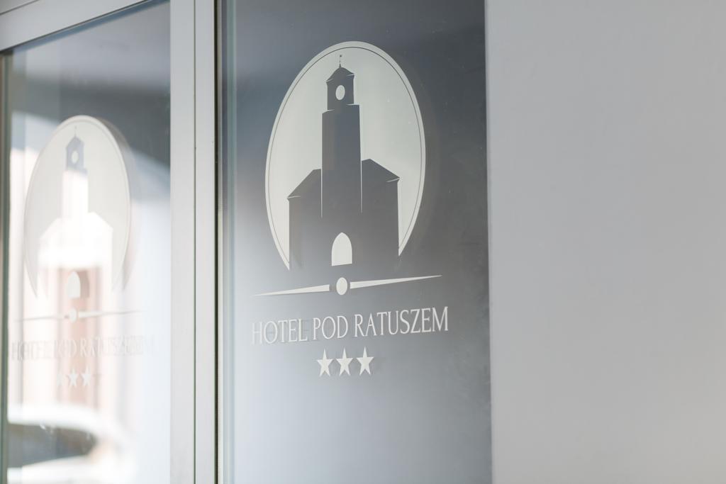 Pod Ratuszem Hotel Wieluń Buitenkant foto