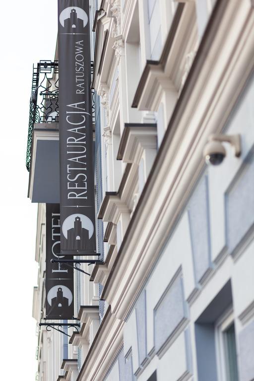 Pod Ratuszem Hotel Wieluń Buitenkant foto
