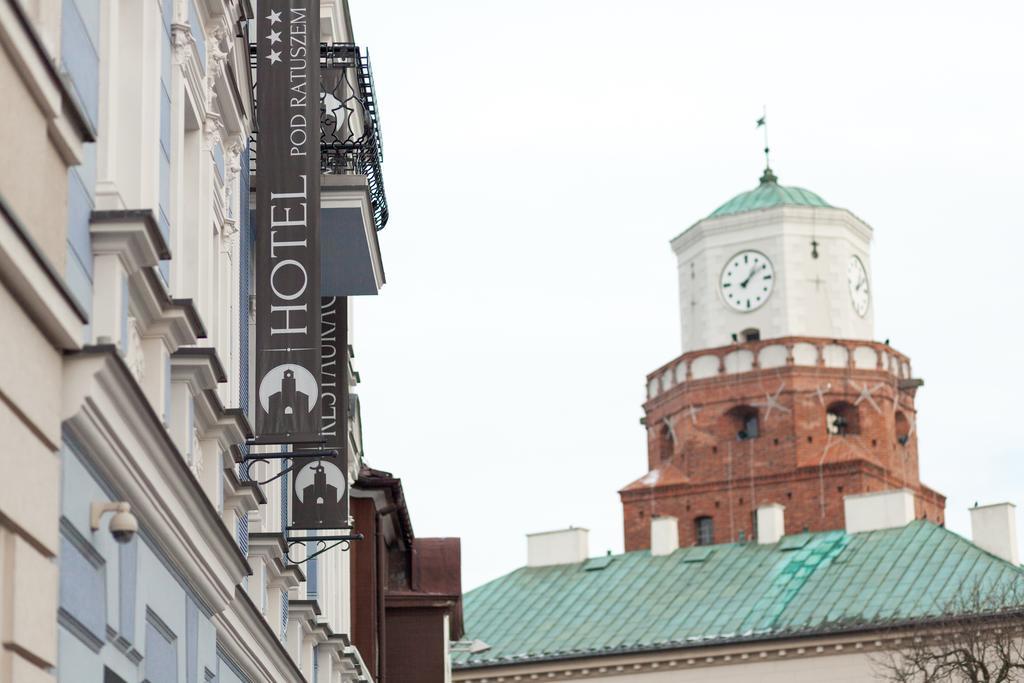 Pod Ratuszem Hotel Wieluń Buitenkant foto