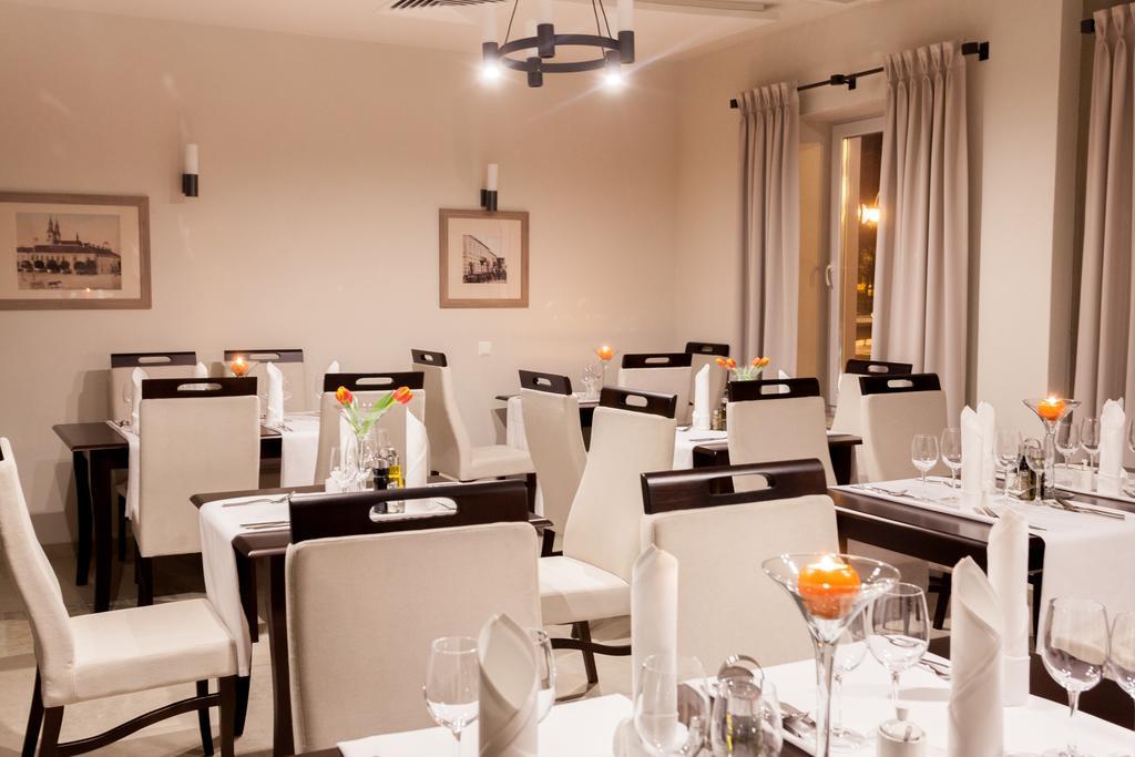Pod Ratuszem Hotel Wieluń Buitenkant foto