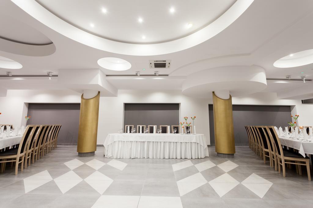 Pod Ratuszem Hotel Wieluń Buitenkant foto