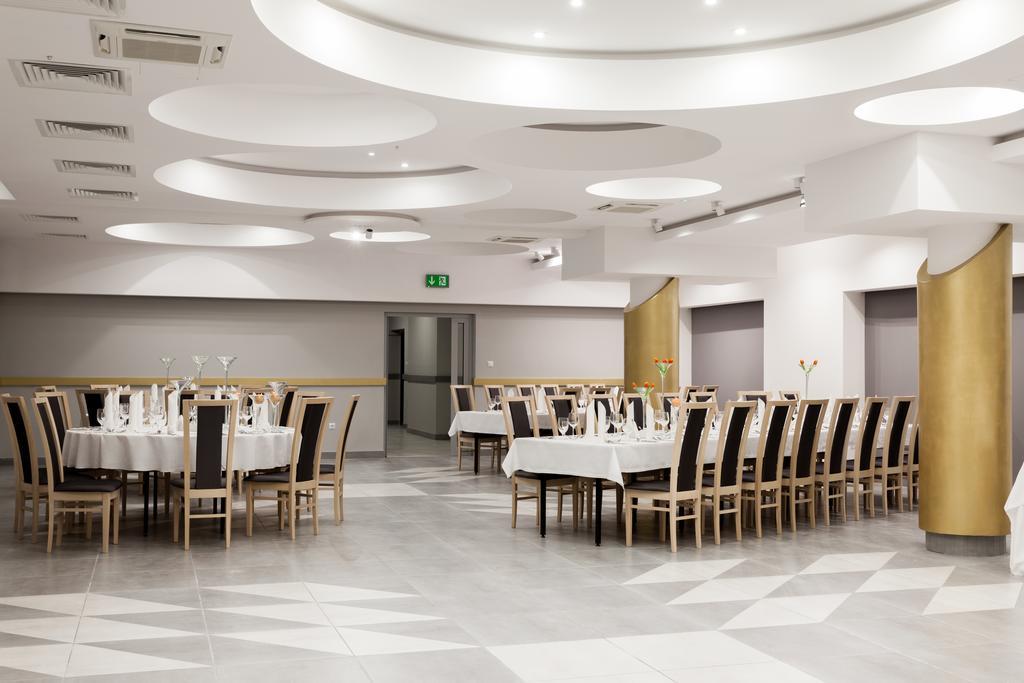 Pod Ratuszem Hotel Wieluń Buitenkant foto