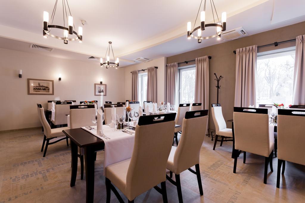 Pod Ratuszem Hotel Wieluń Buitenkant foto