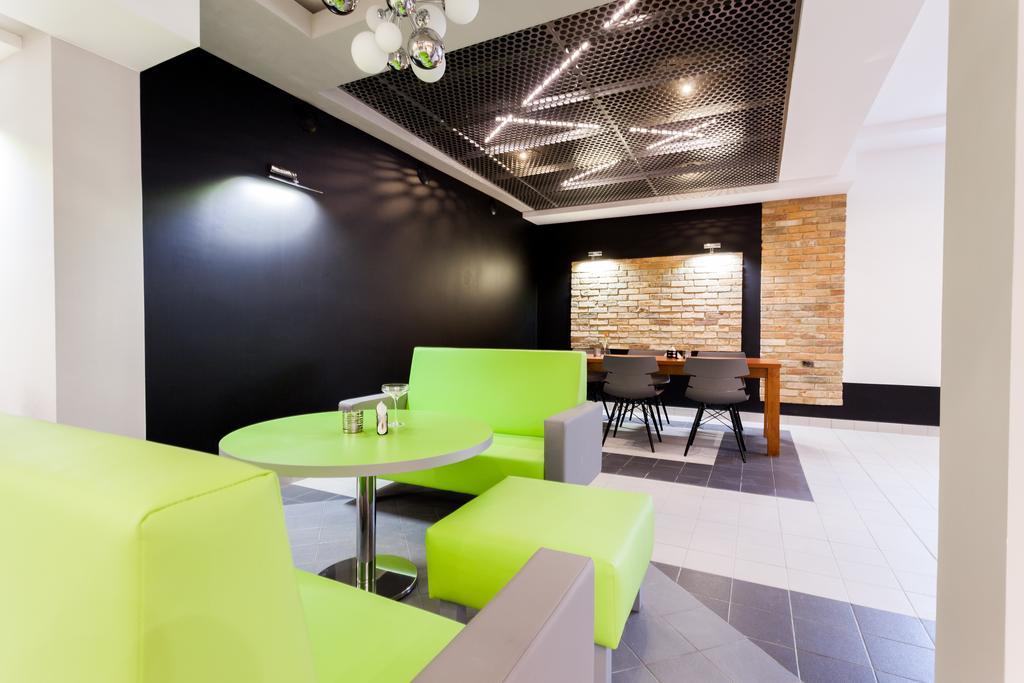 Pod Ratuszem Hotel Wieluń Buitenkant foto
