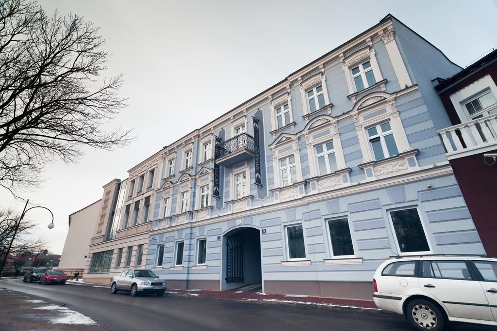 Pod Ratuszem Hotel Wieluń Buitenkant foto