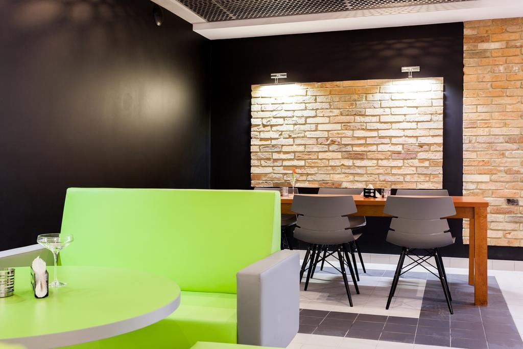 Pod Ratuszem Hotel Wieluń Buitenkant foto