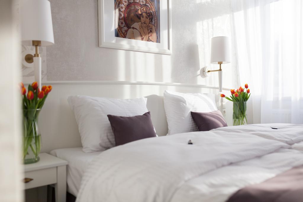 Pod Ratuszem Hotel Wieluń Kamer foto