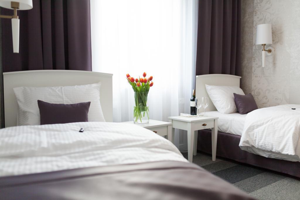 Pod Ratuszem Hotel Wieluń Kamer foto