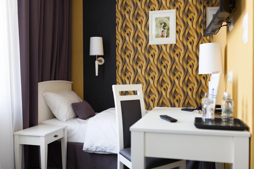 Pod Ratuszem Hotel Wieluń Kamer foto
