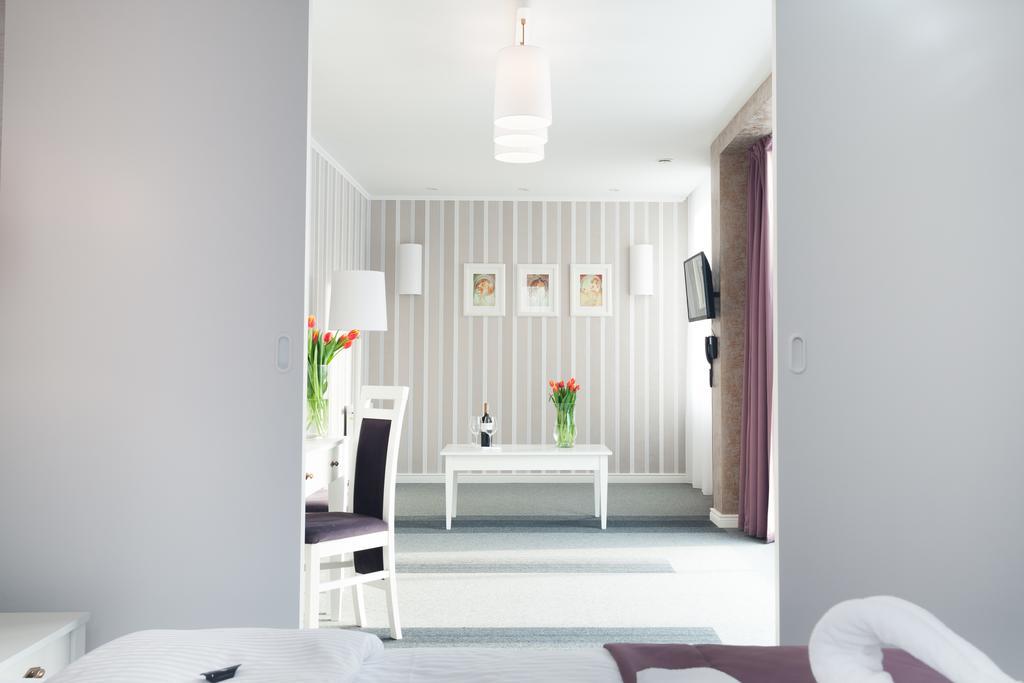 Pod Ratuszem Hotel Wieluń Kamer foto